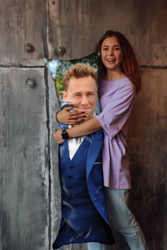 Дакимакура Том Хиддлстон №2