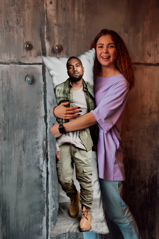 Дакимакура Канье Уэст