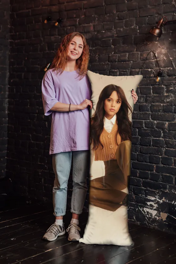 Дакимакура Дженна Ортега №4