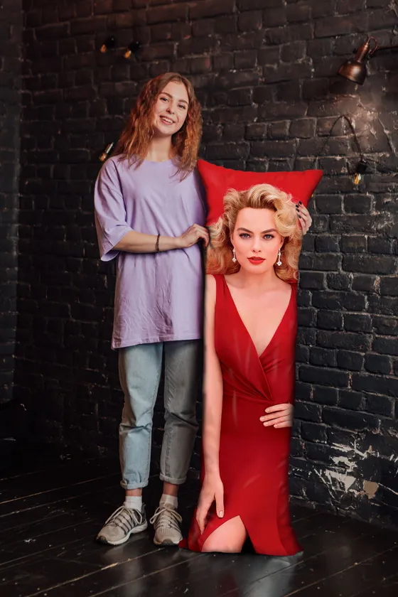 Дакимакура Марго Робби №4