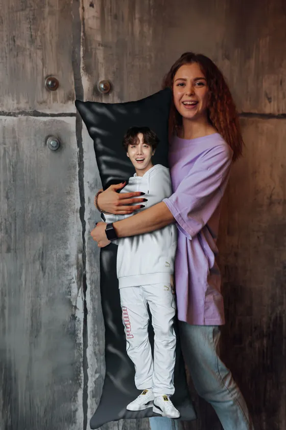 Дакимакура Хосок