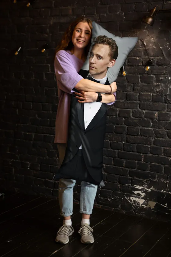 Дакимакура Том Хиддлстон