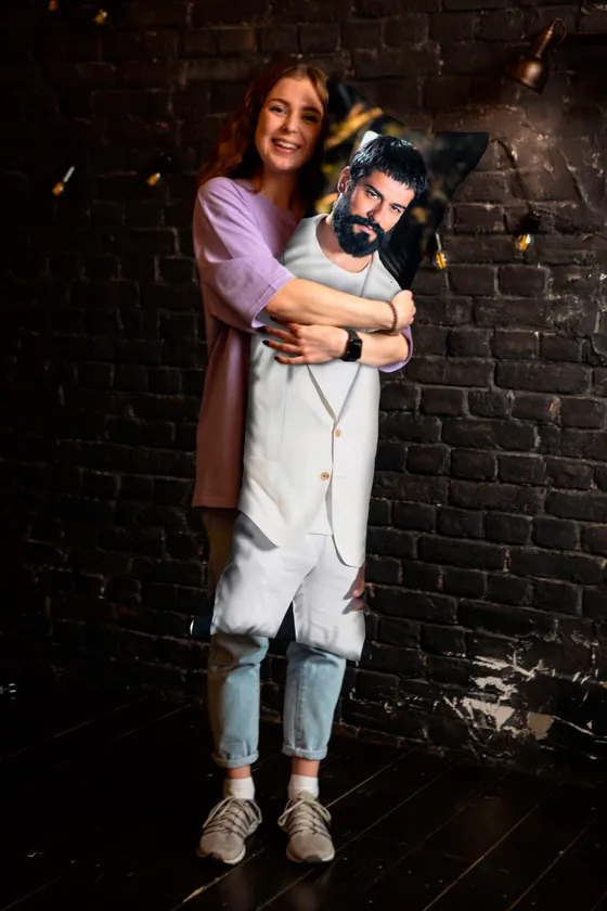 Дакимакура Бурак Озчивит