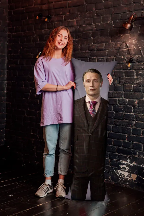 Дакимакура Мадс Миккельсен №3