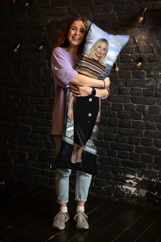 Дакимакура Марго Робби №2