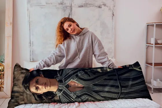 Дакимакура Йеннифер