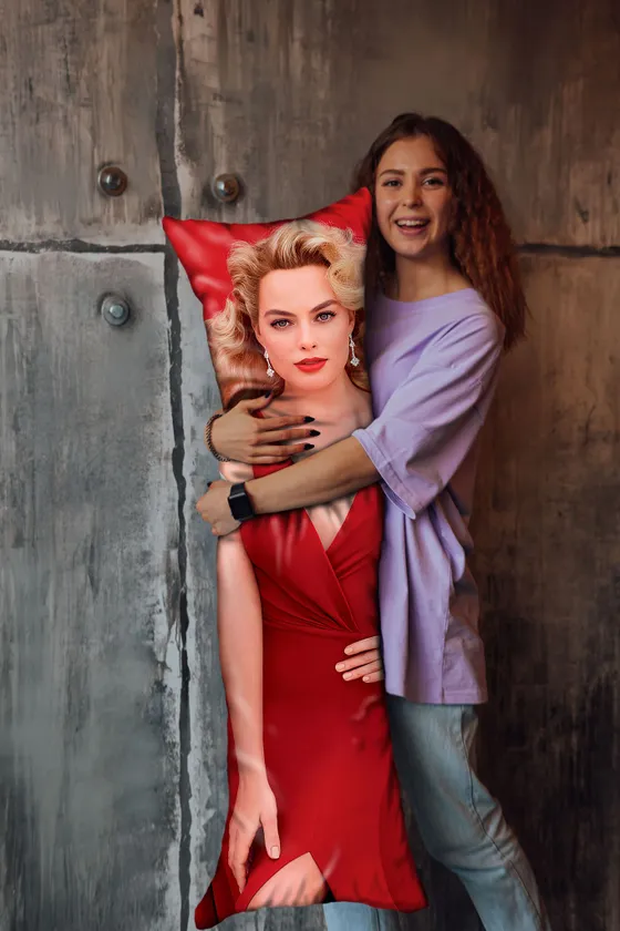 Дакимакура Марго Робби №4