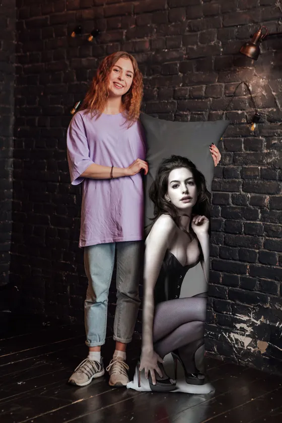 Дакимакура Энн Хэтэуэй №3