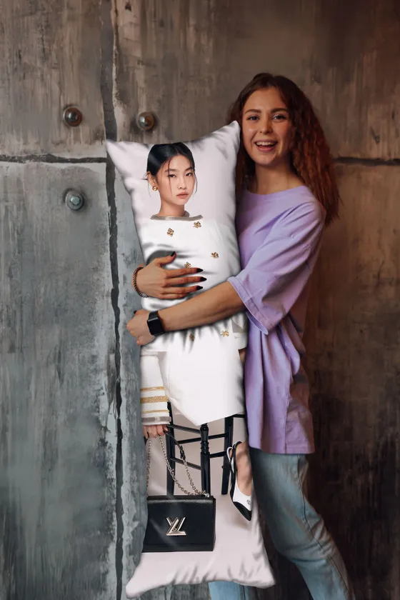 Дакимакура Чон Хо Ён №2