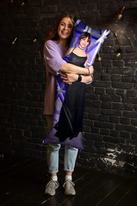 Дакимакура Дженна Ортега