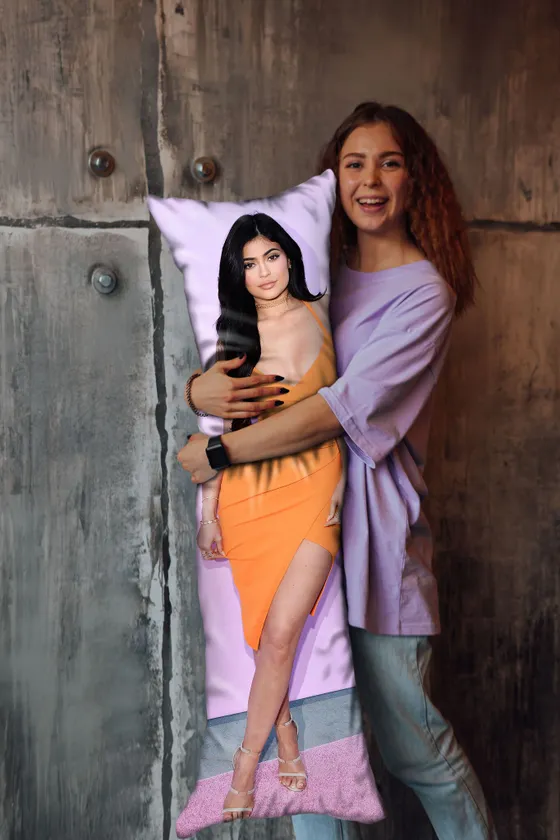 Дакимакура Кайли Дженнер №2